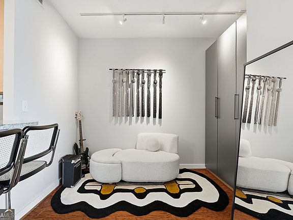 4th image of 3338 Peachtree Rd NE APT 1804