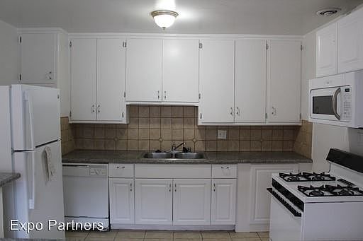 4th image of 3409 Club Dr APT 2