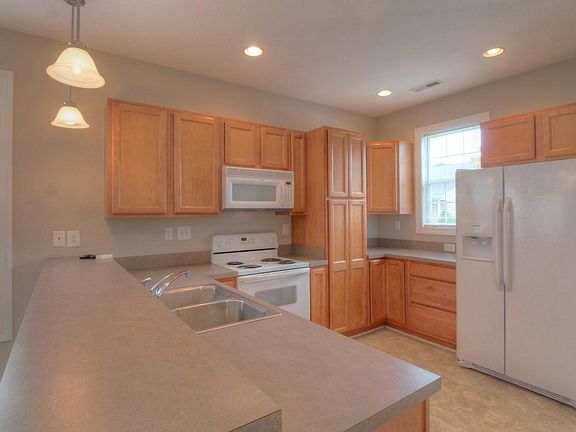5th image of 522A Village Green Drive