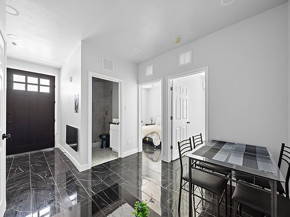 2nd image of 1009 8th St #2