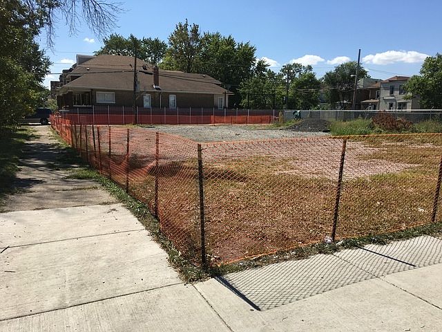 2nd image of 2433 W 59th St