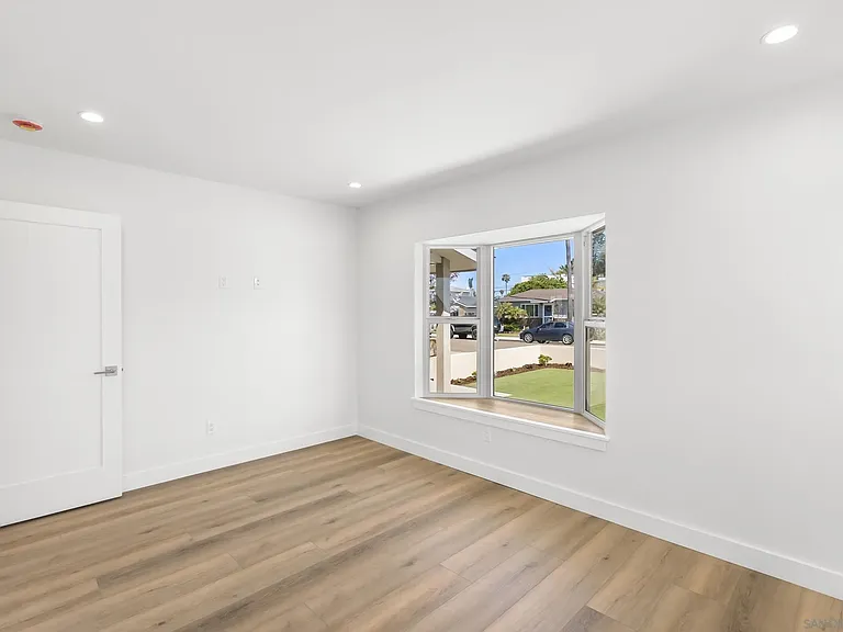291 Ebony Ave — Photo 18