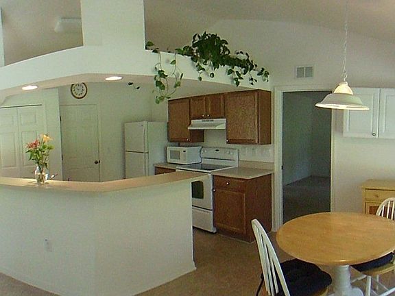 3rd image of 31 Beauford Ln