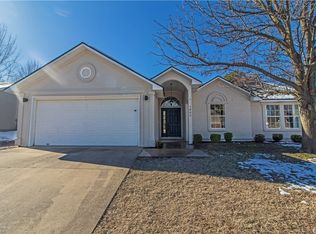 1805 N Hunters Rdg, Fayetteville, AR 72701