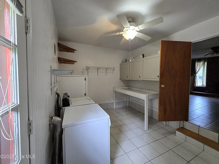 818 Williams St — Photo 6
