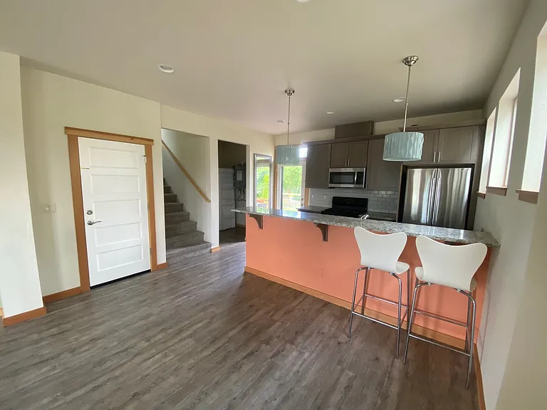 1618 Stella Ln — Photo 3