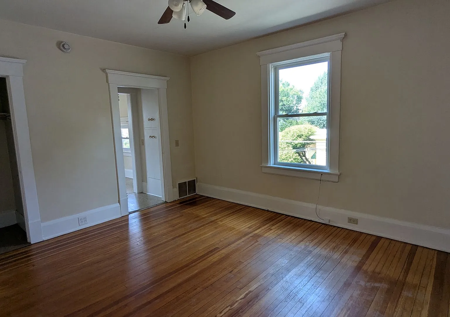 225 4th St NE — Photo 4