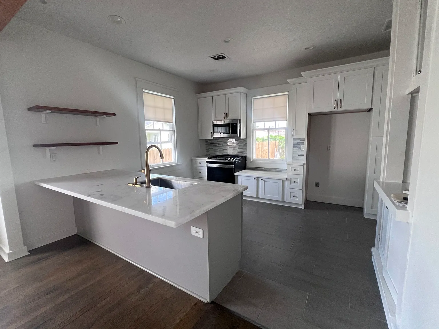 2 bed, 1.5 bath, 1189 sqft, $1,800 — Photo 3