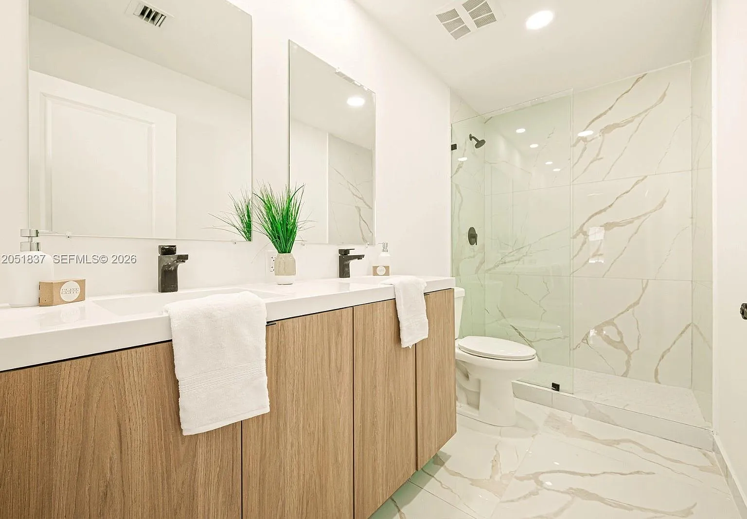 5 bed, 3.0 bath, 1810 sqft, $4,000 — Photo 3