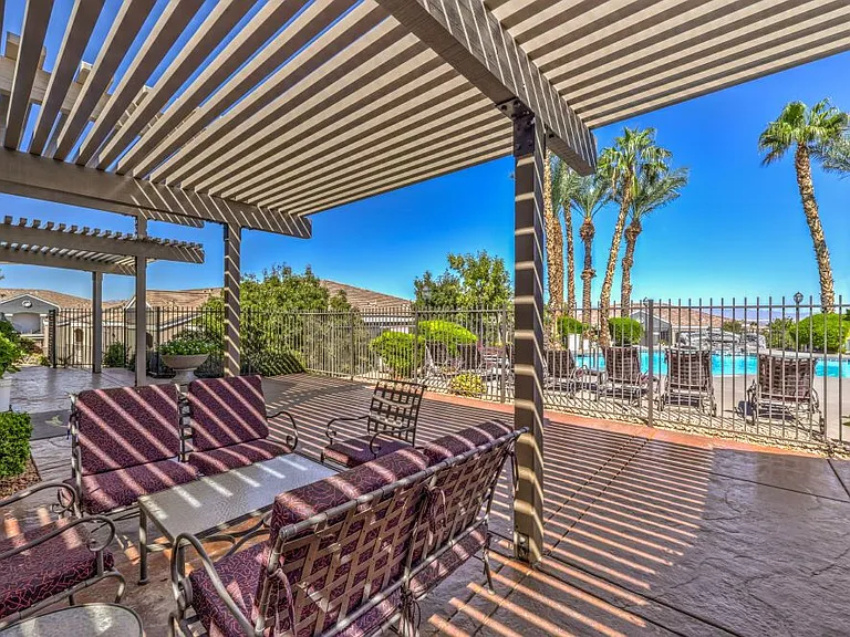 1290 W Horizon Ridge Pkwy — Photo 12