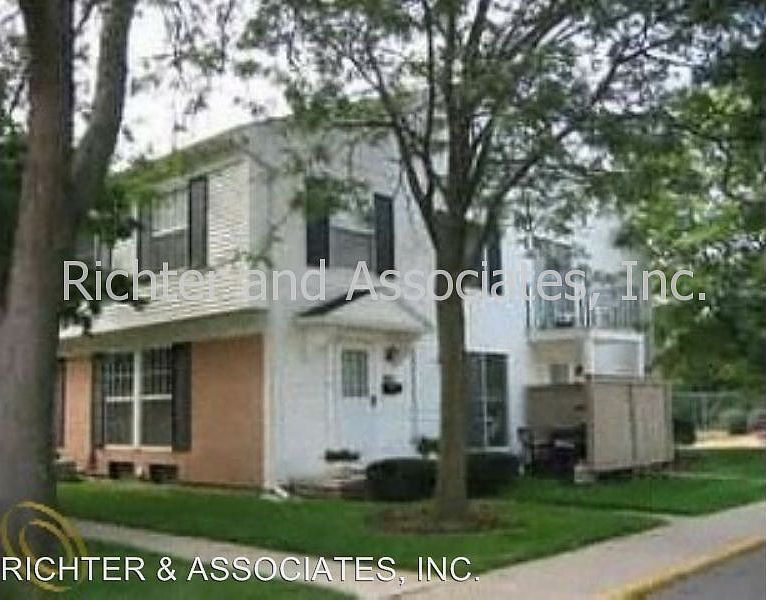 1st image of 2762 Glenbridge Ct