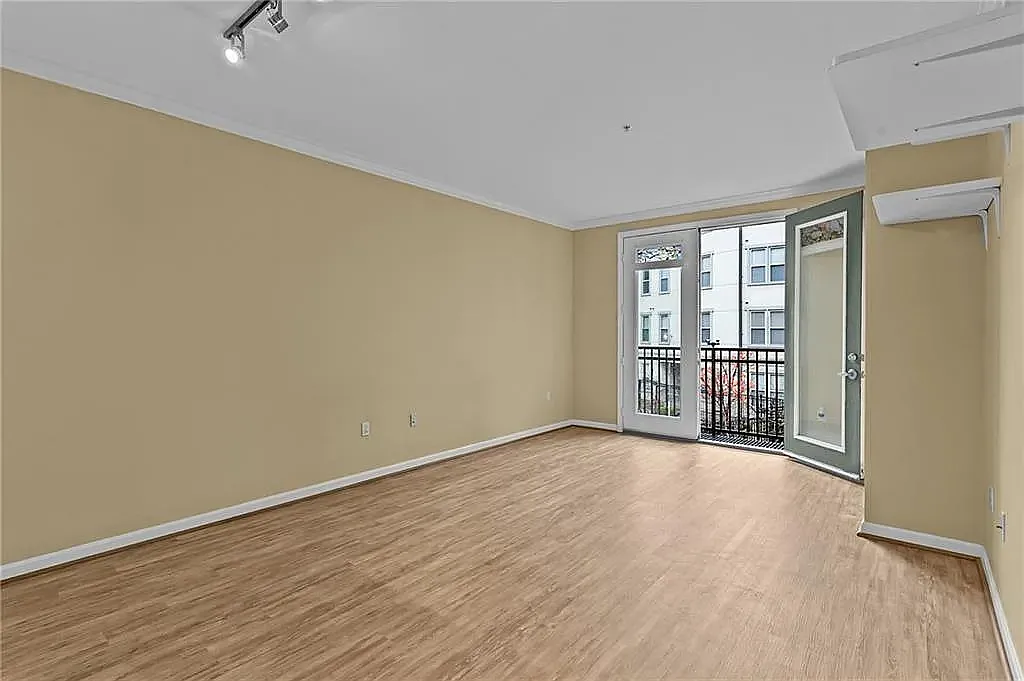1 bed, 741 sqft, $2,290 — Photo 3