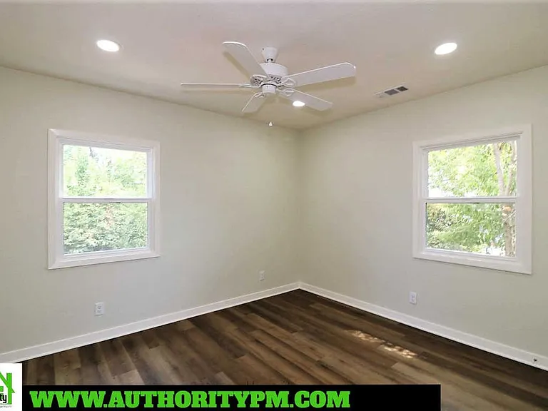1907 Grace Ave #A — Photo 11