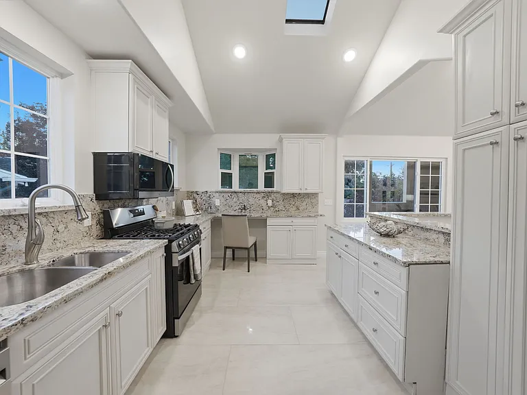 3426 Pierson St — Photo 38