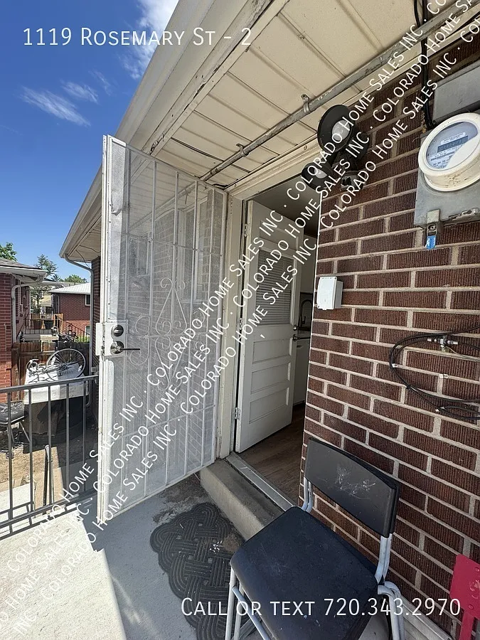 Lovely, spacious and renovated 2 bed, 1 bath in small building — Photo 2