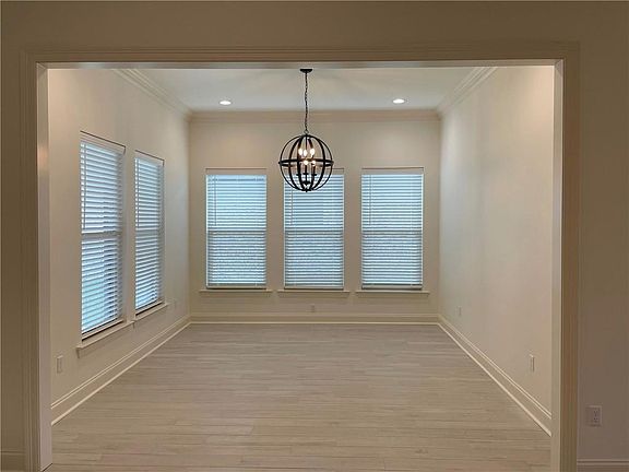 3rd image of 113 Cypress Park Ln