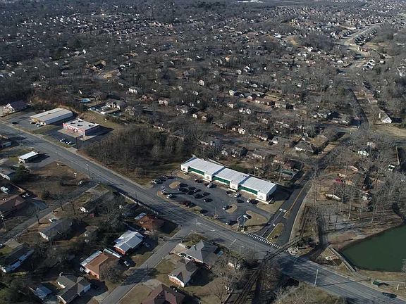 3rd image of 2001 E Kiehl Ave