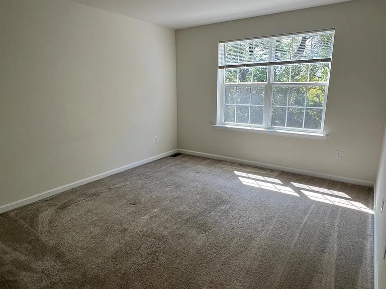340 Redclover Ln — Photo 30