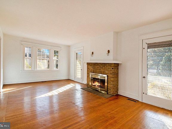 5th image of 230 Harrison Ave