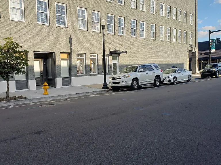 300 Laurel St #2 — Photo 2