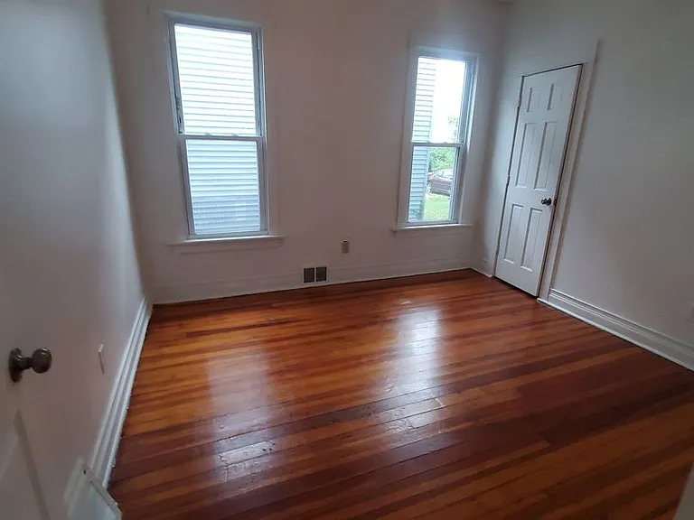 900 W Villa St. (Duplex) — Photo 7