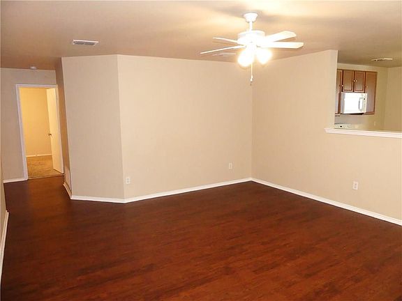 5th image of 1109 Augustin Dr