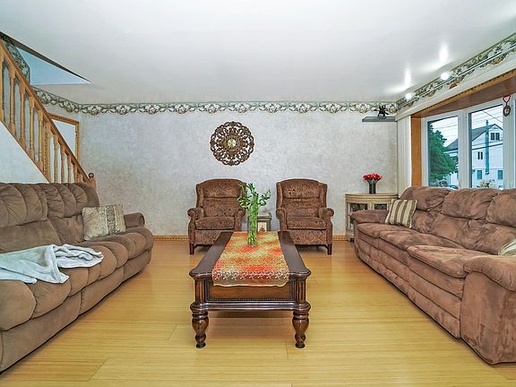 4th image of 84 Lehrer Ave