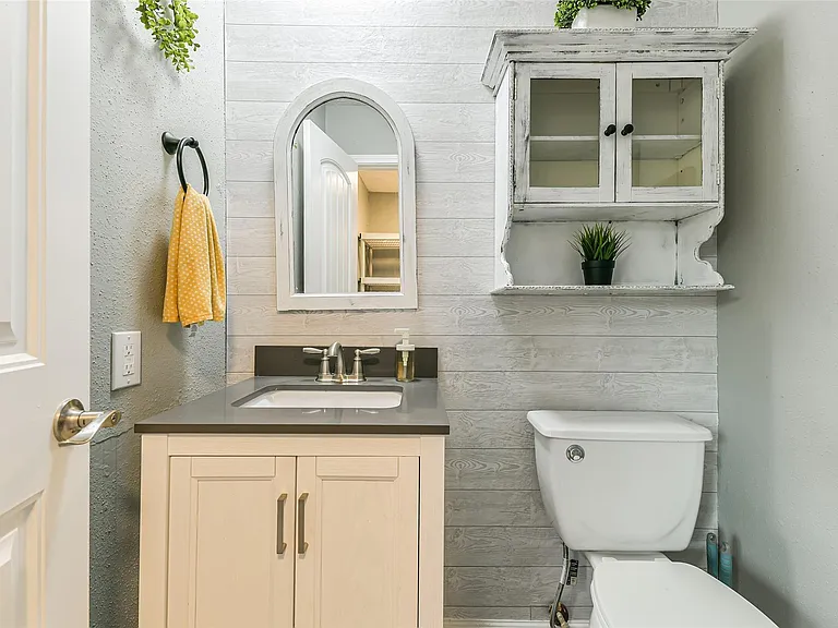 207 Woodvale Dr — Photo 18