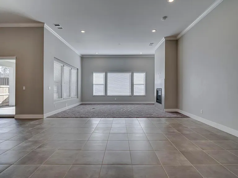 924 Solarium Dr — Photo 8