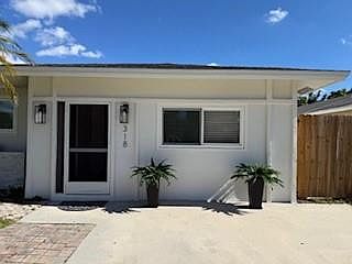 2nd image of 318 SW 34th Avenue