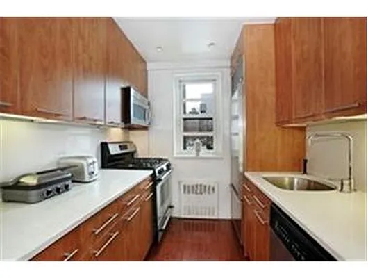 Rented by Douglas Elliman | media 7