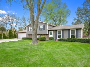 11S556 Book Rd, Naperville, IL 60564