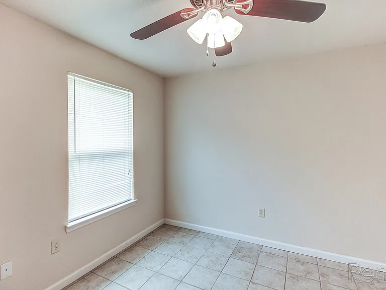 Hidden Valley Apartments — Photo 10