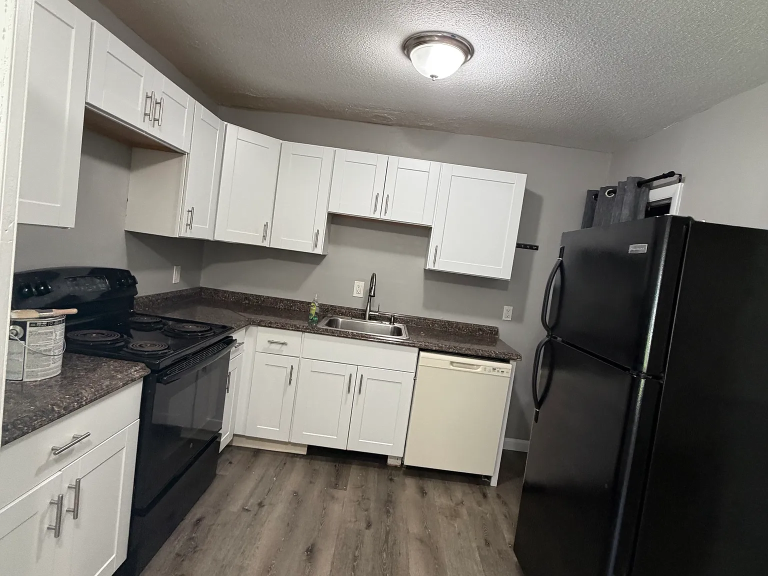 3 bed, 950 sqft, $2,500 — Photo 1