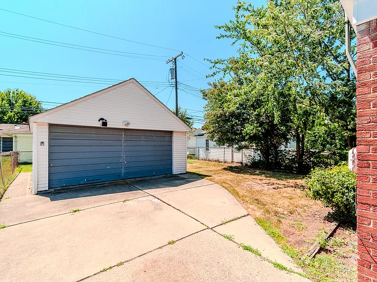 23000 Alger St — Photo 15