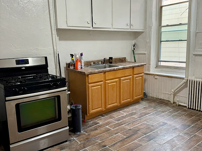 88 Jordan Ave — Photo 7