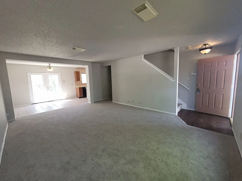 3 bed, 2.5 bath, 1501 sqft, $1,495 — Photo 3