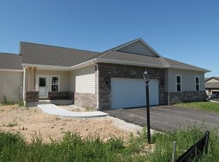 222 Settlement Dr, Burlington, WI 53105