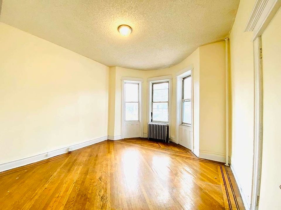 1st image of 3115 Snyder Ave