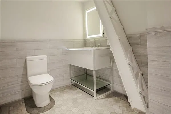 Sold by Hirsch Enterprises Incorporated | media 21