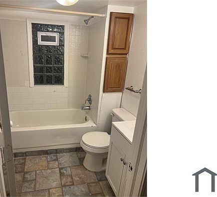 4th image of 52 E Glenwood St #2