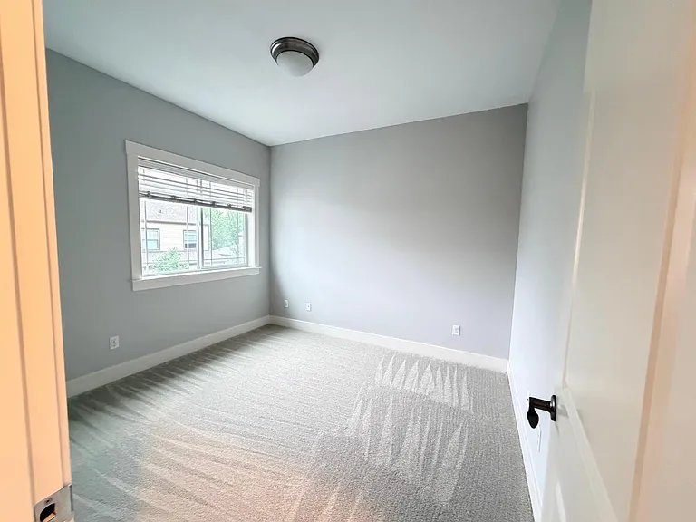 28172 SW Iceland Ave — Photo 9
