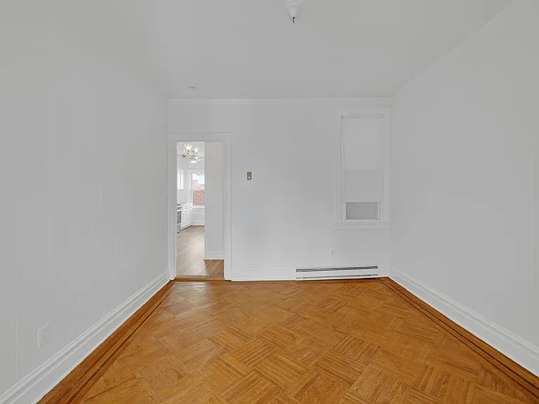 347 Greenwich Ave — Photo 8