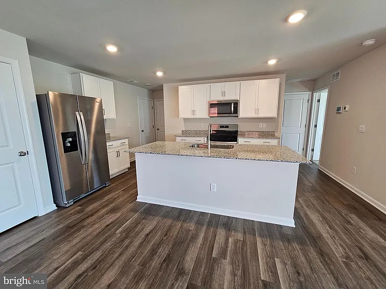 178 Hamstead Dr — Photo 3