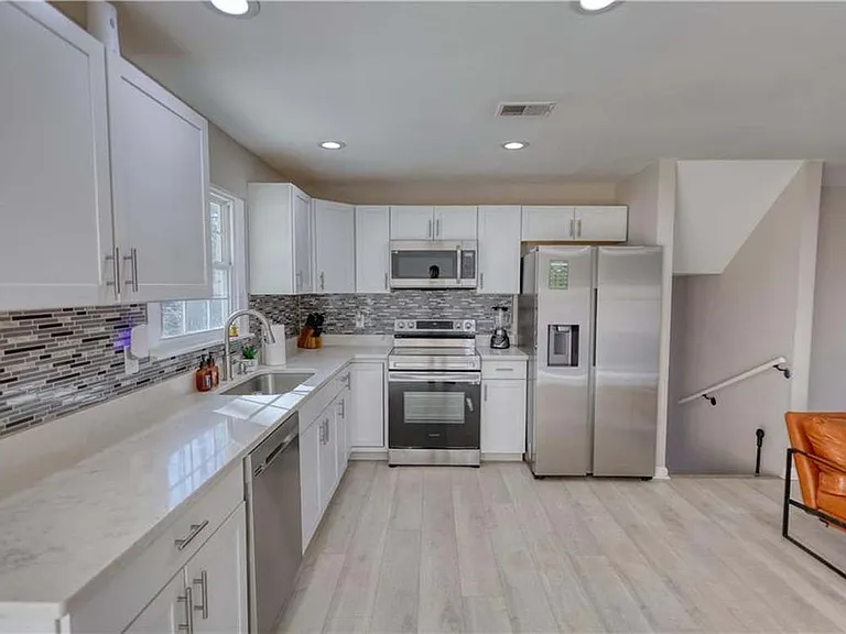 115 Hollybrook Rd — Photo 4