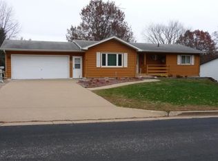 626 North St, Waupaca, WI 54981