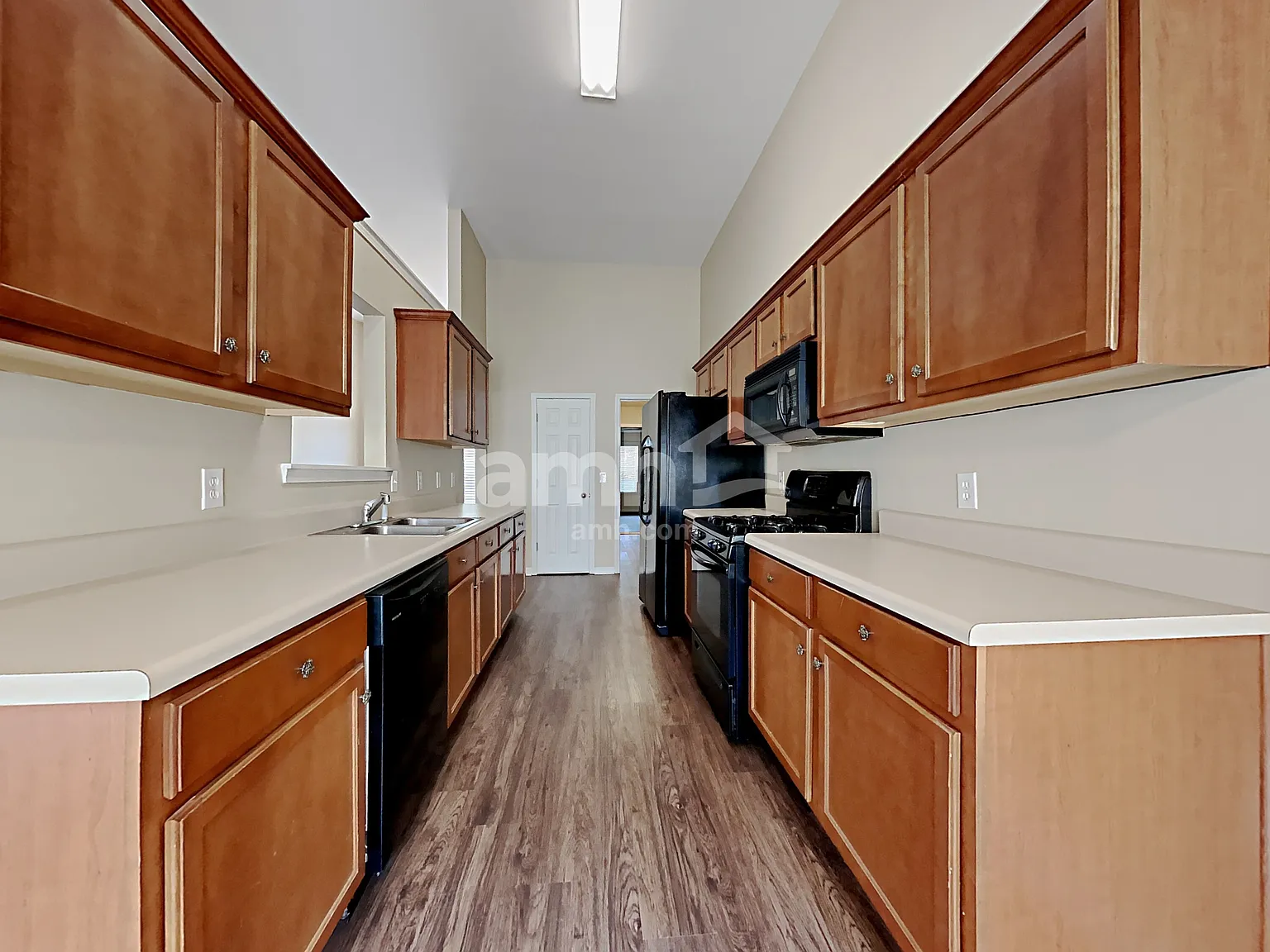 3 bed, 2.0 bath, 1714 sqft, $2,230 — Photo 3
