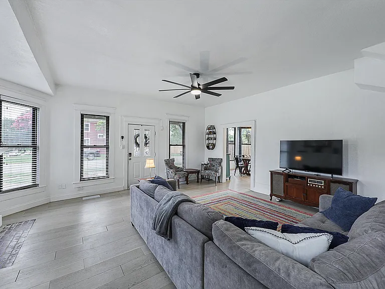 1200 W Walker St — Photo 22