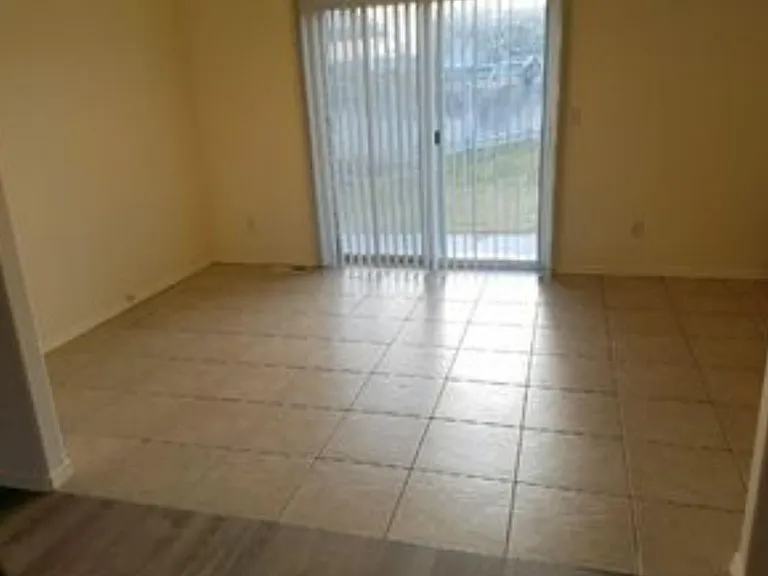 470 S Laguna Dr — Photo 8