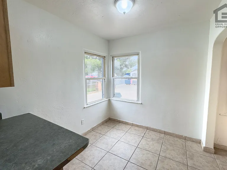 2517 E Culver St — Photo 12